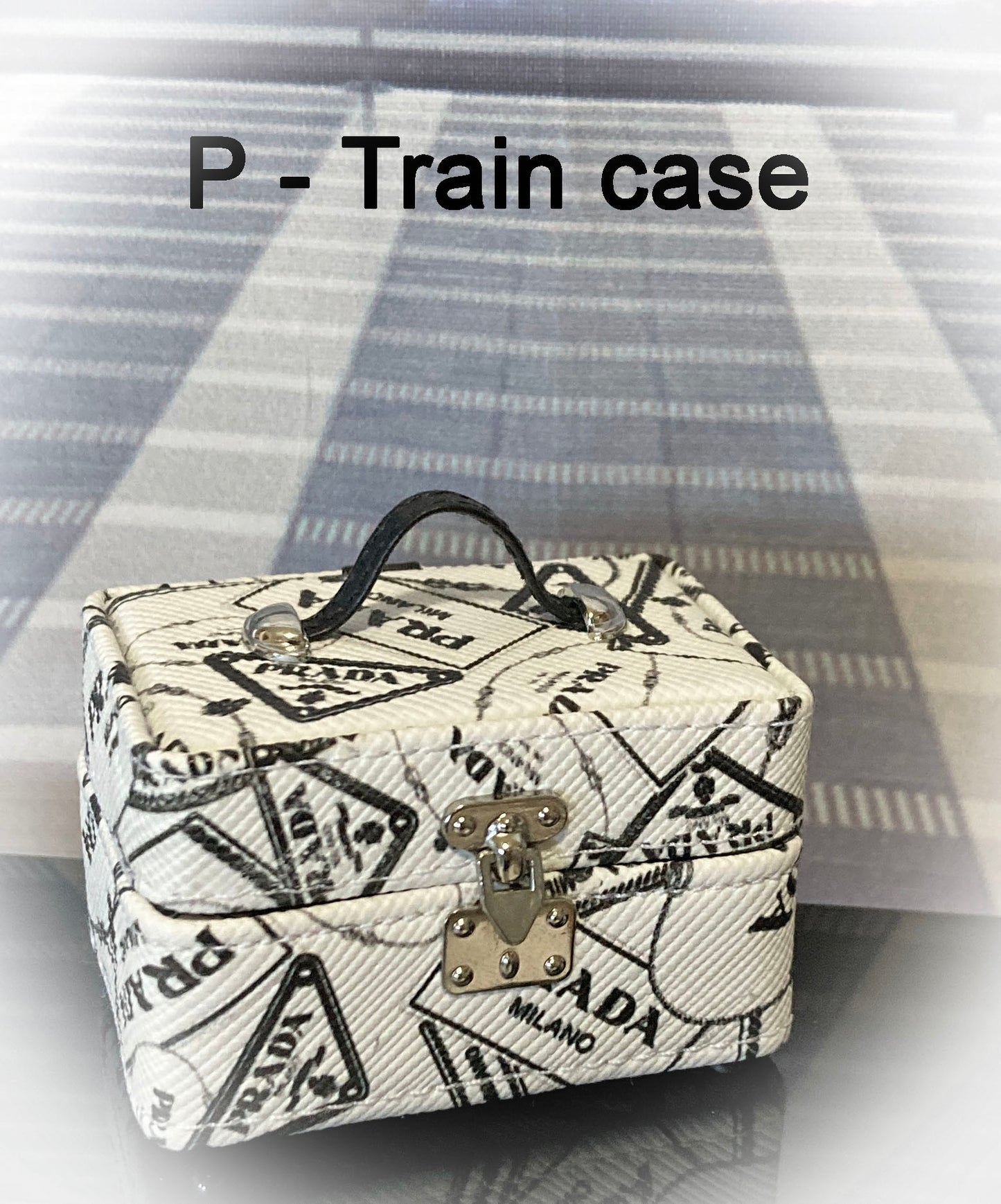 P - Black & White Luggage & Handbags for Barbie or Equivalent Dolls
